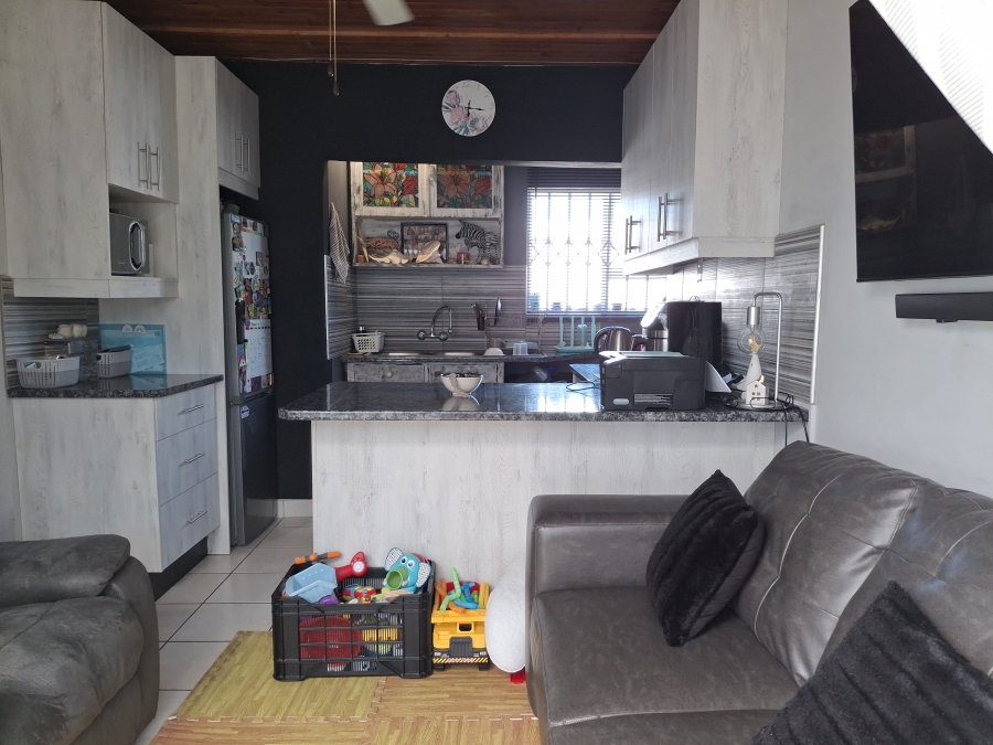 To Let 1 Bedroom Property for Rent in Abbotsford Eastern Cape